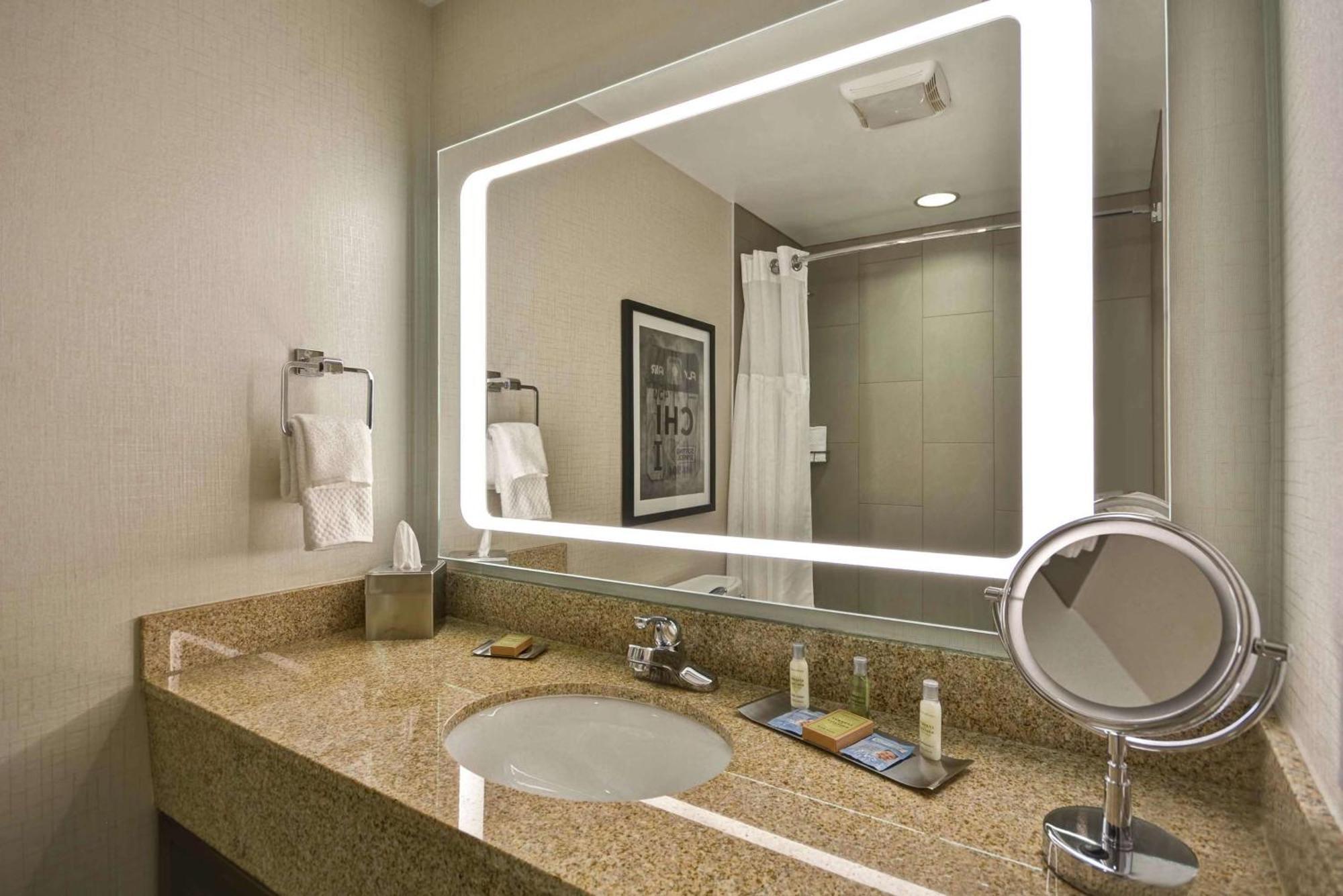 Doubletree By Hilton Chicago Midway Airport, Il Hotel Bedford Park Eksteriør billede